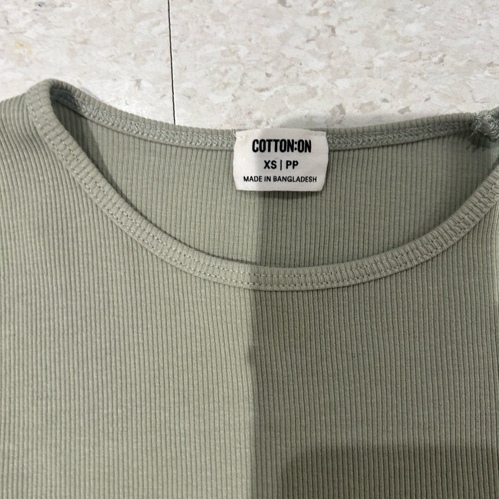 Cotton On Green Basic Tee - Picture 2 of 4